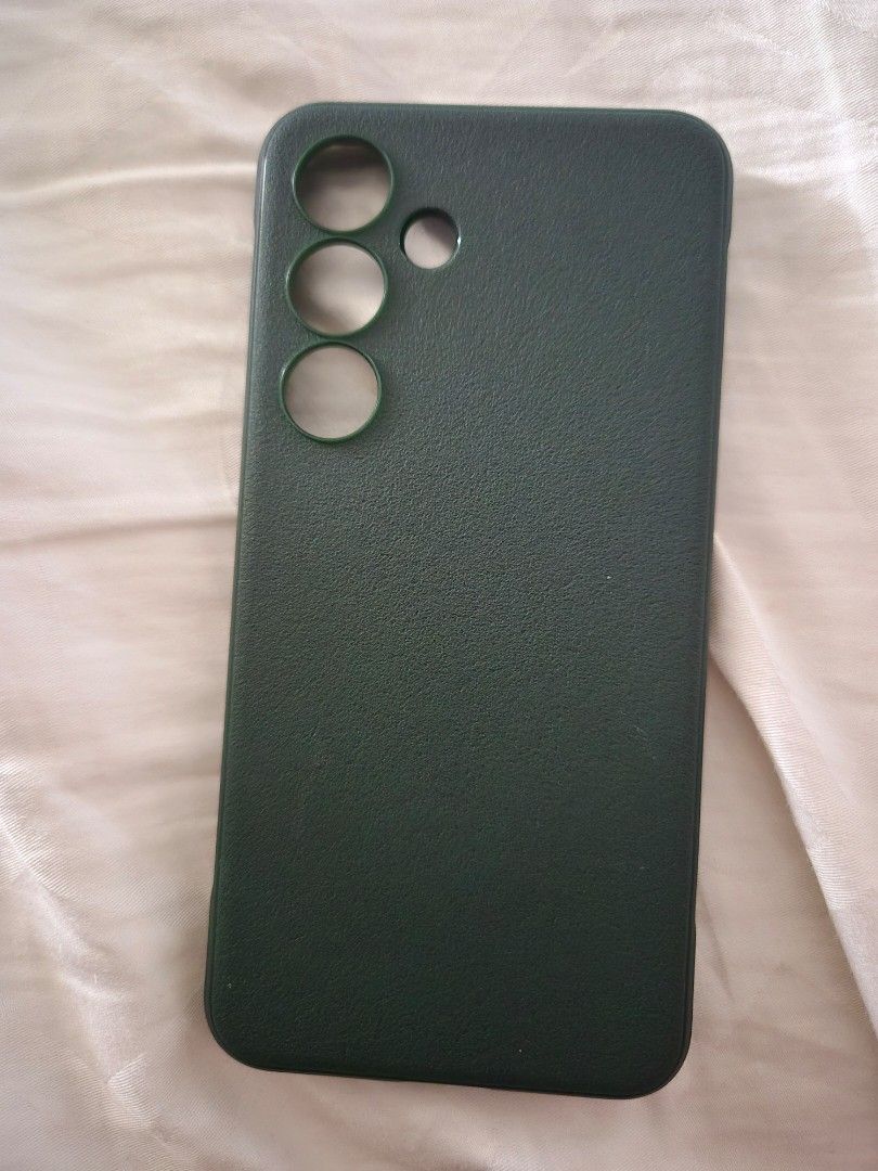 Ringke Samsung S24 Case (Category: Cases & Sleeves) located in Pasig City. Submitted by beeeeeg (Listing ID 1362556144, Image 1). Description: rfs: barely used, have too many cases 💸payment via gcash, bpi or bdo 🏍 pick up in pasig via grab or lalamove care of buyer.