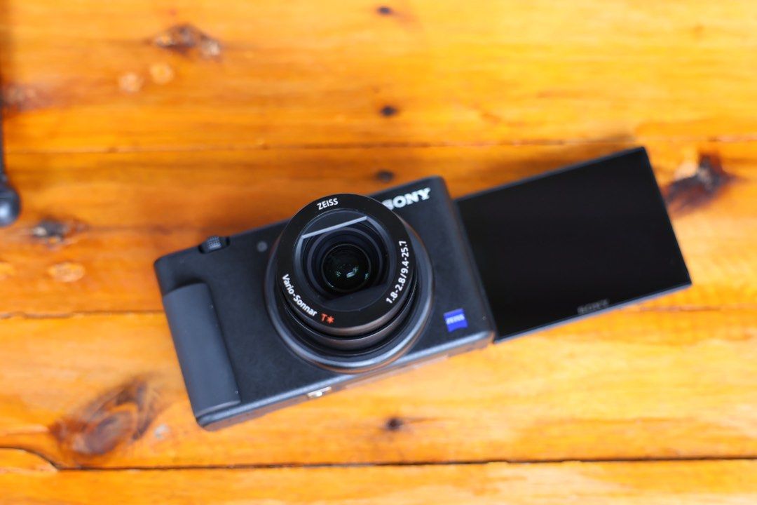 SONY ZV-1 COMPACT MIRRORLESS VLOGGING CAMERA (Category: Cameras) located in Manila. Submitted by lenascamera (Listing ID 1362619734, Image 1). Description: NOTE: Sa dami po ng message na natatangap ko, naka hold napo ang Mga message hindi napo ako makapag reply pero na babasa ko kaya hanggat maari mag direct na kayo sa page ko sa facebook Lenas camera para nakareply ako agad salamat. SONY ZV-1 COMPACT MIRRORLESS VLOGGING CAMERA 27,500 4k video No