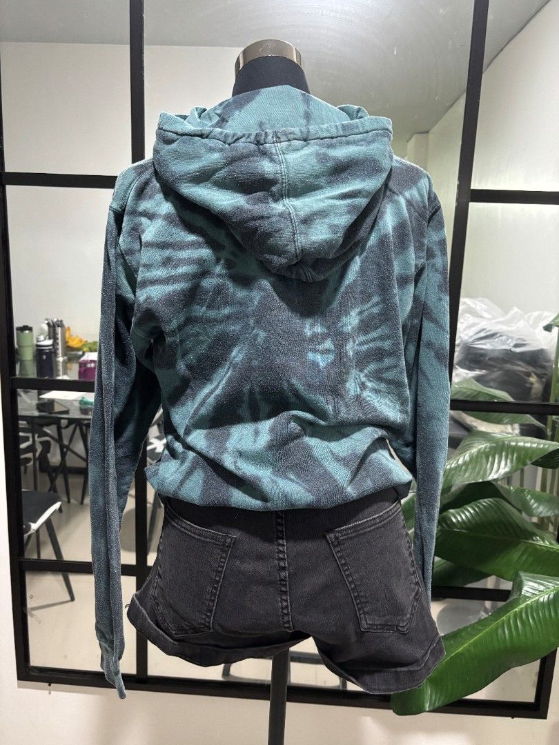 tipsy tie dye hoodie (Category: Hoodies) located in Quezon City. Submitted by randomcatvideo (Listing ID 1362581001, Image 3). Description: 80+sf got this from canada size m for womens size s for mens.