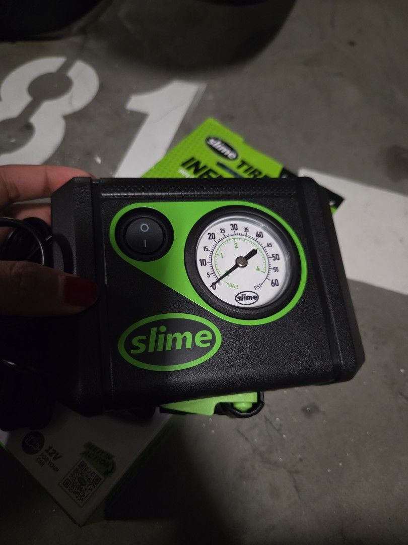 Tire Inflator (Category: Other Vehicles) located in Singapore. Submitted by _nuuril (Listing ID 1362618433, Image 2). Description: Bought wrongly. Self collect/meet up point.