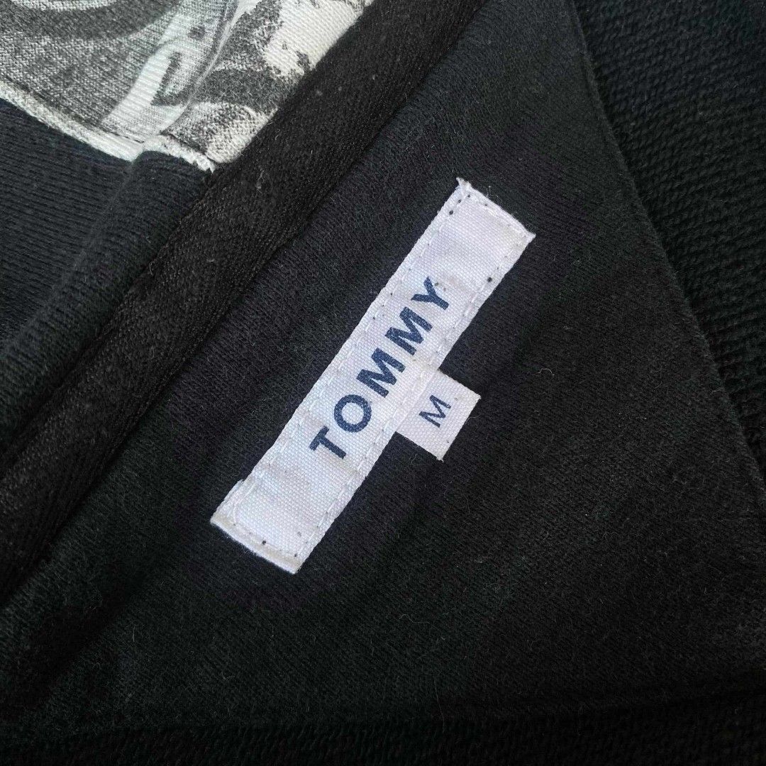 Tommy Hilfiger (full zip) (Category: Coats, Jackets and Outerwear) located in San Fernando. Submitted by work4it (Listing ID 1362619446, Image 3). Description: Tommy Hilfiger Dimes-19x26 color rate-9.5/10 condition-excellent issue-X.