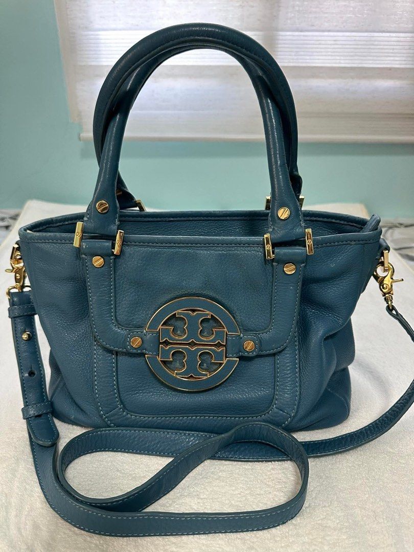 Tory Burch 2way Top Handle Should Bag (Category: Luxury Bags & Wallets) located in Muntinlupa City. Submitted by goldinmygarage (Listing ID 1362628173, Image 1). Description: Color is Teal Guaranteed Authentic Minor rubs on the side Very clean interior No stain.