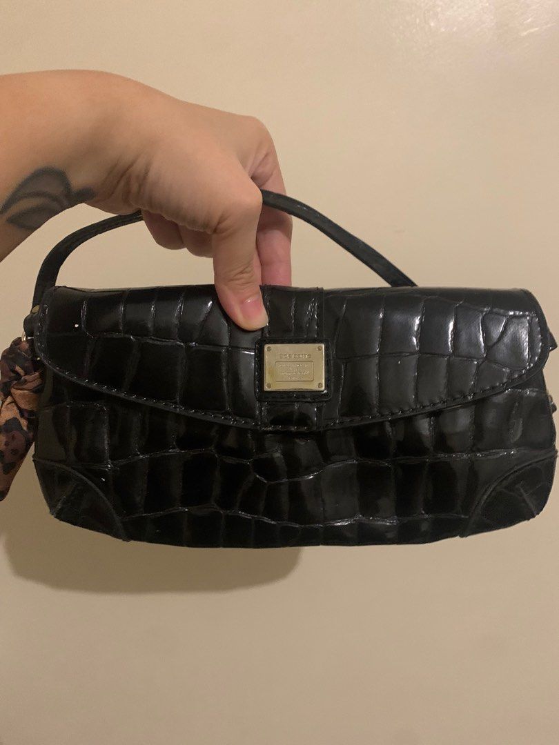 Vintage Liz Clairborne Mini Leather Purse (Category: Purses & Pouches) located in Mandaluyong City. Submitted by tinskyrey (Listing ID 1362483593, Image 1). Description: Vintage Liz Clairborne Mini Leather Purse Pre-loved Lightly used Authentic SF c/o buyer.
