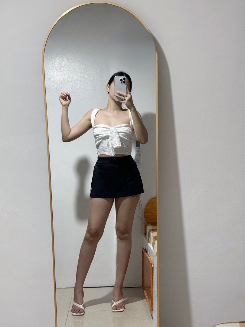 white lovito cropped top (Category: Others Tops) located in Angeles City. Submitted by fifidecluts (Listing ID 1362641766, Image 1). Description: .