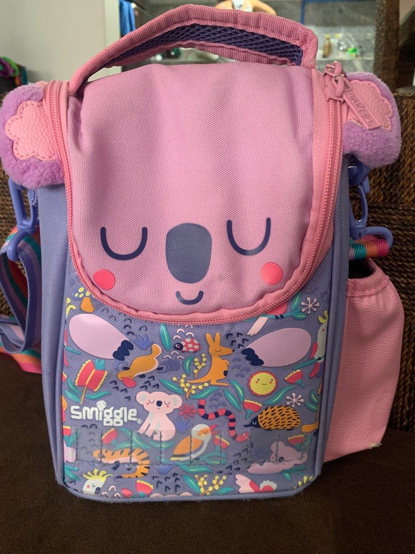 Yumbox snack and smiggle lunchbag Bundle (Category: Food Organization & Storage) located in Taguig. Submitted by jhacloset (Listing ID 1362500399, Image 2). Description: 1. Yumbox snack original (excellent condition) - malinis at walang itim itim - sign of usage 2.Original Smiggle lunchbag (Koala) -super ganda pa, walang punit punit, malinis ang loob , walang mga sulat. -very minimal sign of usage. Rfs / upgrading for big school. Actual picture p