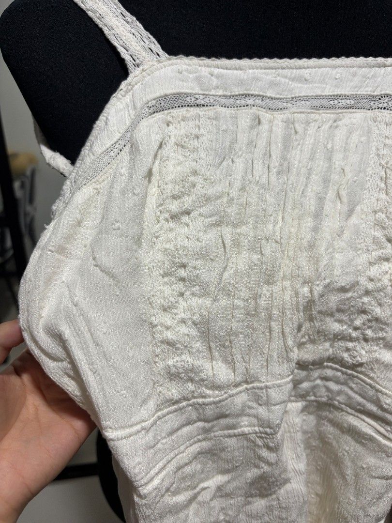 abercrombie white romper (Category: Rompers) located in Quezon City. Submitted by randomcatvideo (Listing ID 1362797943, Image 2). Description: 150+sf got this in canada size xxs flat measurements: bust: 13.5" waist: 12" (slight stretch at the back) hip: 14" thigh: 10" length (middle): 21" best fits 23-25" waist need to be careful if you have wide hips when putting it on.