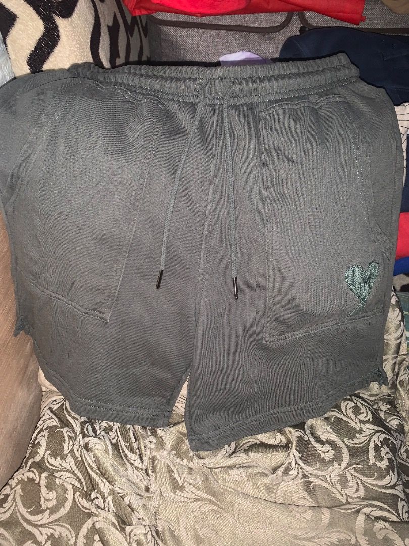 Ami x MLB short (Category: Shorts) located in Caloocan City. Submitted by for-keep (Listing ID 1362734428, Image 1). Description: 300plus Shipping fee.