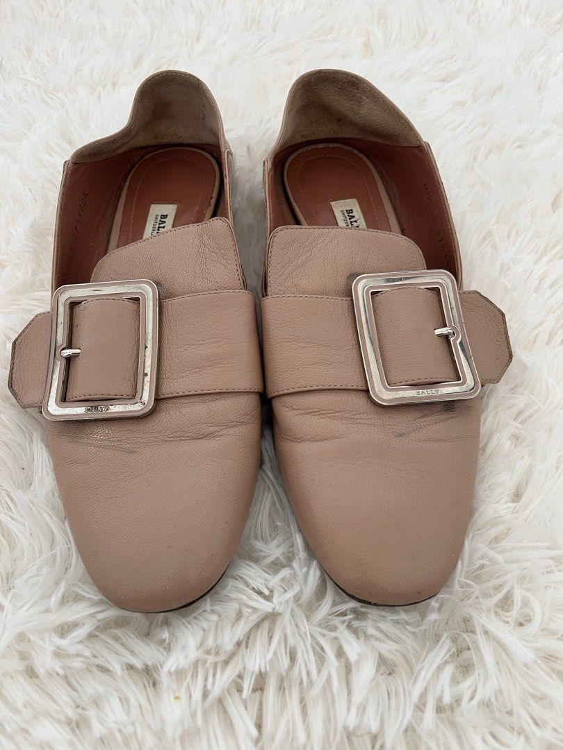 Authentic Bally loafers (Category: Flats & Sandals) located in San Jose. Submitted by mlvd31 (Listing ID 1362686351, Image 1). Description: Authentic Bally loafers Bally is a Swiss luxury brand Genuine leather Classy, can be worn with a dress, jeans, skirt or shorts Size 7.5.