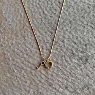 Authentic vintage dainty light gold toned heart and key pendant necklace snake chain non tarnish and hypoallergenic