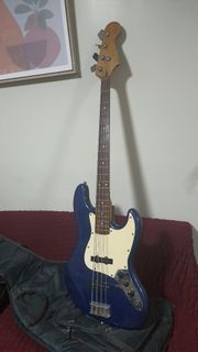 Bass guitar