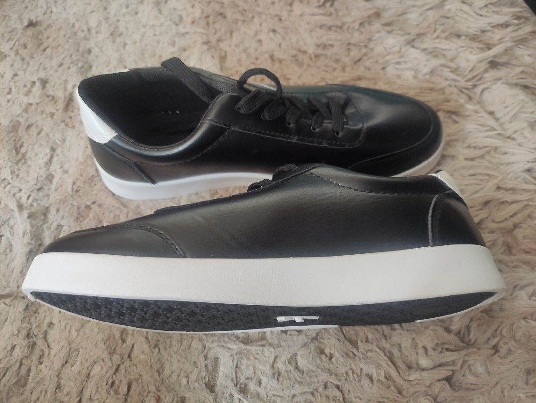 Black Casual Rubber Shoes (Category: Casual Shoes) located in Quezon City. Submitted by thetimelessfinds (Listing ID 1362682351, Image 3). Description: Status: Brand New Size: 42 Color: Black Pattern: Plain Style: Sneaker Material: PU Leather Height: Low Cut RFS: extra stocks For promotion and discount, check my page listing for additional information..