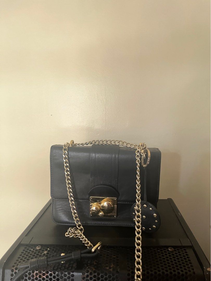 Black Leather Shoulder/Kili Bag (Category: Shoulder Bags) located in Manila. Submitted by msmarison (Listing ID 1362672573, Image 1). Description: Selling Italy Bag This bag is looking for new home. 💌 Dm for more info or sa ig: msmarison .