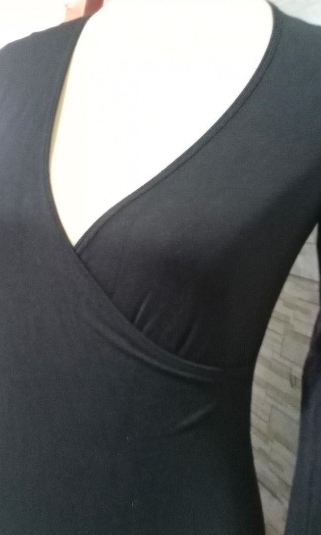 Black Longsleeves Bodysuit 🖤 (Category: Others Tops) located in Makati City. Submitted by decluttering_stuff101 (Listing ID 1362757576, Image 2). Description: small to Medium color 8/10.