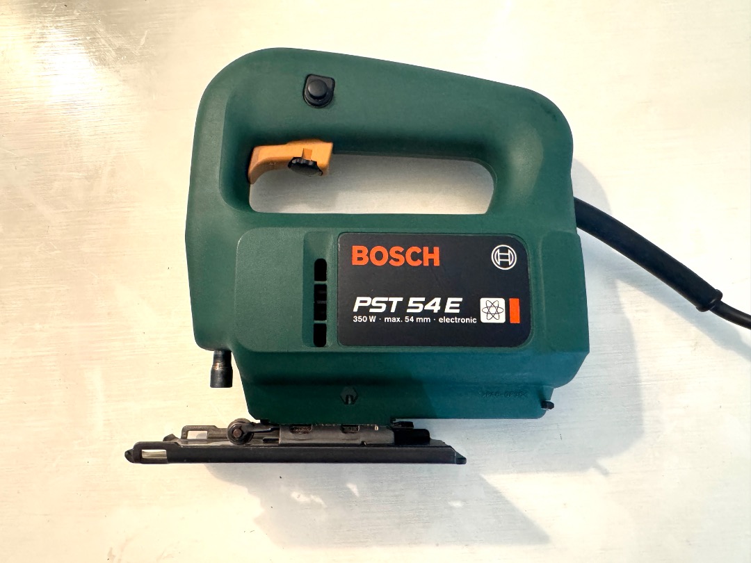 BOSCH 博世 曲線鋸（積梳）, 傢俬＆家居, 其他, 家居改善及收納用品 - Carousell