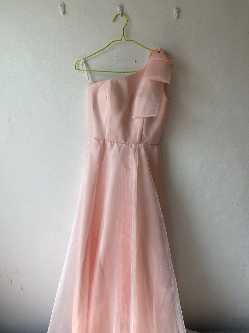 Bridesmaid Evening Gown Customized (Category: Evening dresses & gowns) located in Taguig. Submitted by anndefined (Listing ID 1362698930, Image 1). Description: has flaws ( pls refer to photo) - can be remedied by removing the tulle part size: Shoulder: 14" Upper Bust: 30" Bust: 30.5" Bust apex: 8" Bust distance: 7" Waist: 25.5" Hips: 33" Figure front: 14.5" Figure back: 13.5" Arm hole: 15" Skirt length: 35" for short people 4'10-5'0 mailing thro