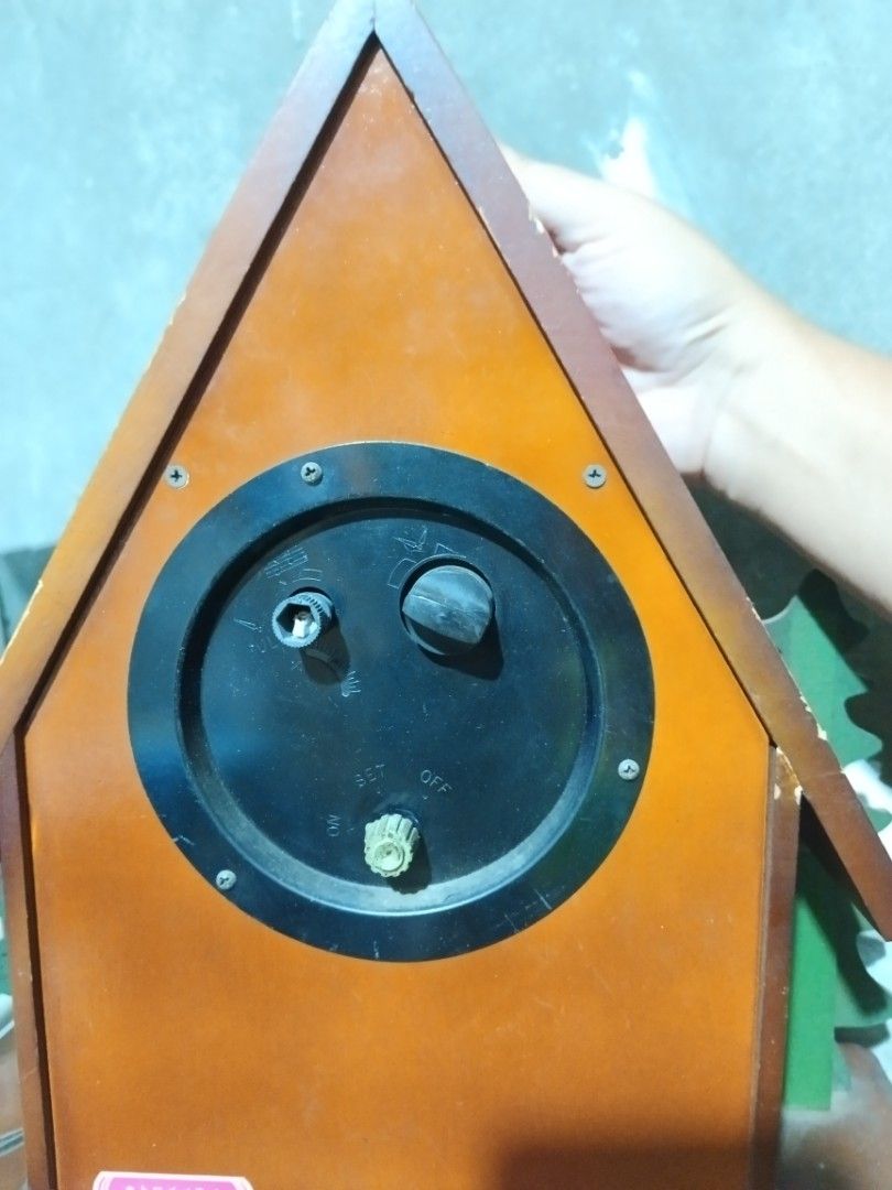 Citizen Music Clock (Category: Clocks) located in Batangas. Submitted by baning_finds (Listing ID 1362785472, Image 3). Description: tested and working both the clock and wind-up music material: wood and metal with flaw sa kulay.