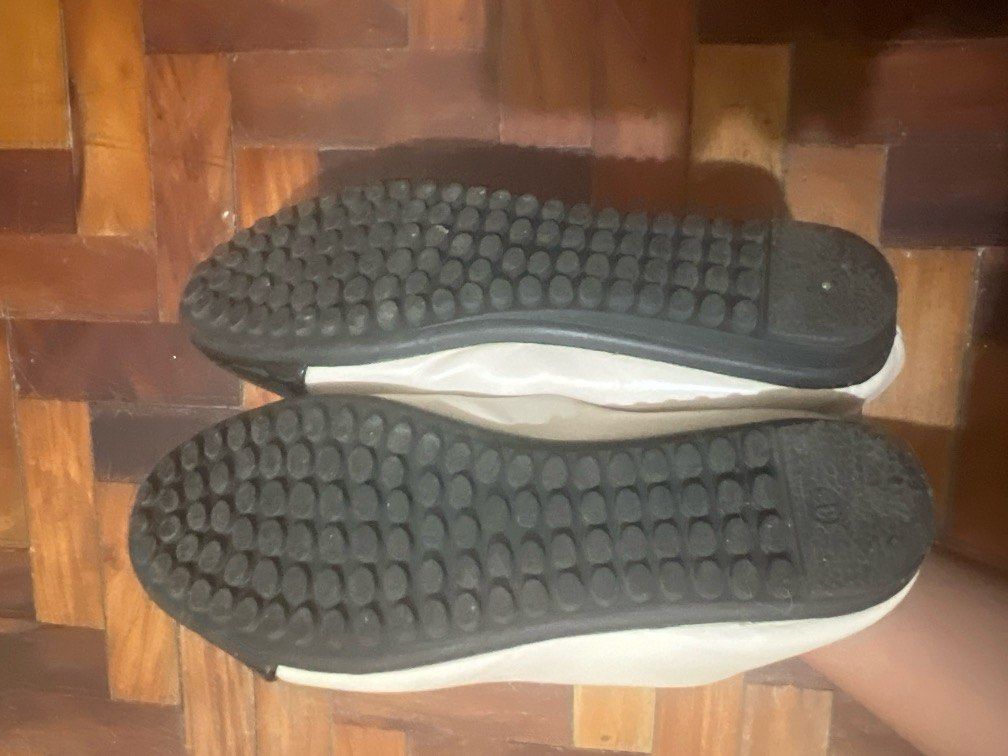 Comfy Black And White Flats (Category: Flats & Sandals) located in Antipolo. Submitted by neveroldph (Listing ID 1361362307, Image 3). Description: Super comfy. Di ako nagpaltos. :).