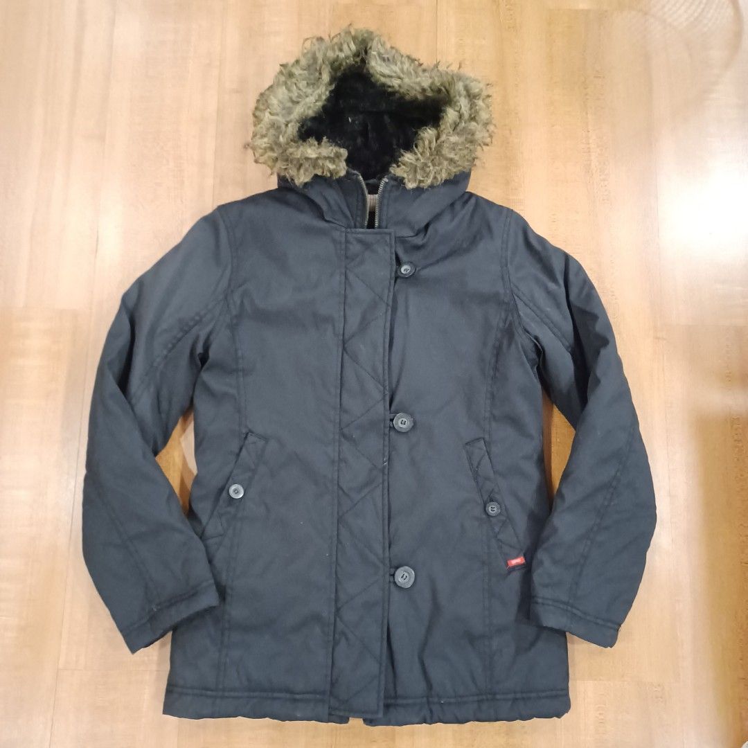 Esprit Short Coat Parka Winter Jacket M (Category: Coats, Jackets and Outerwear) located in Makati City. Submitted by path.walker (Listing ID 1362777093, Image 1). Description: issue with Zipper, needs repair.