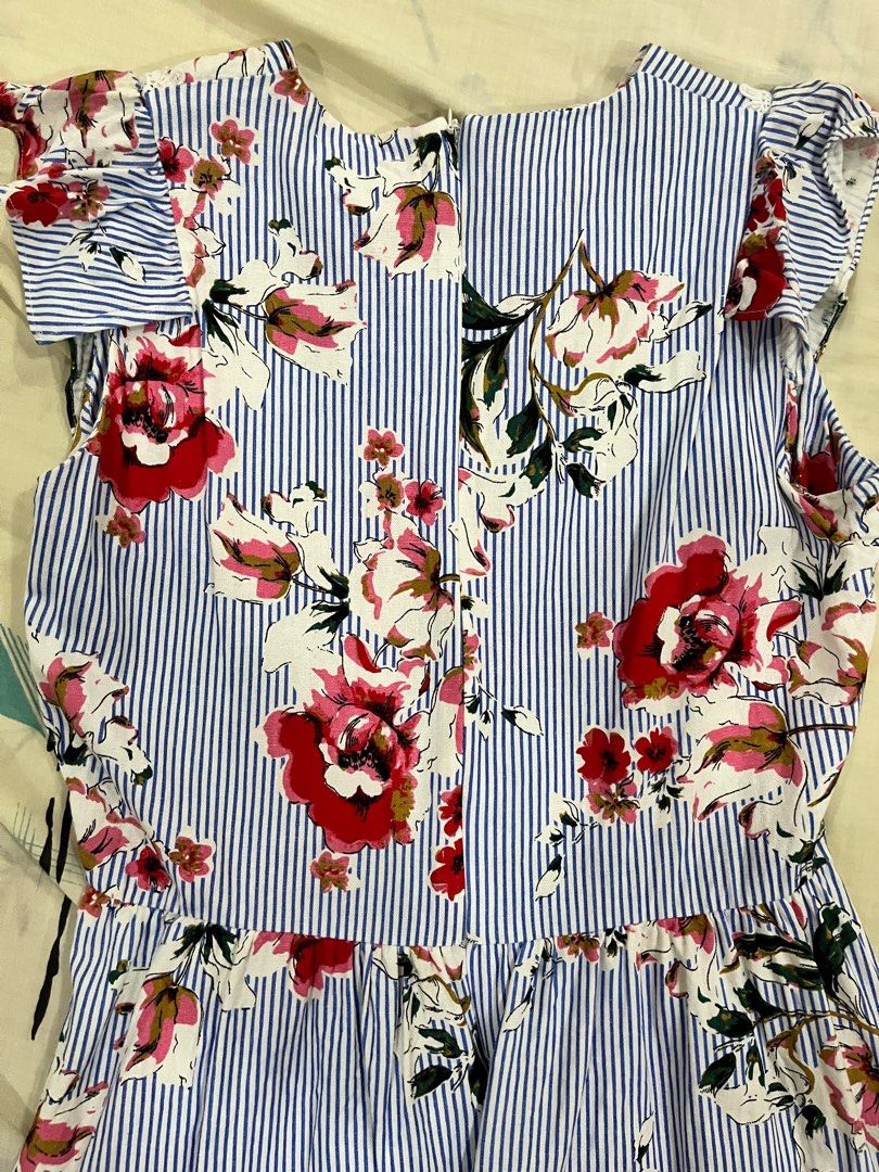 Floral Dress (Category: Dresses) located in Quezon City. Submitted by thelastchange (Listing ID 1362719496, Image 3). Description: Brand: Peppermint Size: Small Linen type and good material Never used and no holes .