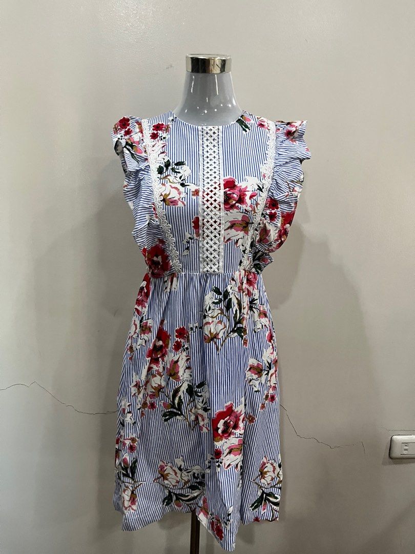 Floral Dress (Category: Dresses) located in Quezon City. Submitted by thelastchange (Listing ID 1362719496, Image 1). Description: Brand: Peppermint Size: Small Linen type and good material Never used and no holes .