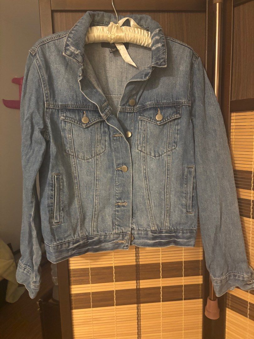 Forever21 denim jacket 16in shoulder width x20in length (Category: Coats, Jackets and Outerwear) located in Pasig City. Submitted by applegc2018 (Listing ID 1362728246, Image 1). Description: .