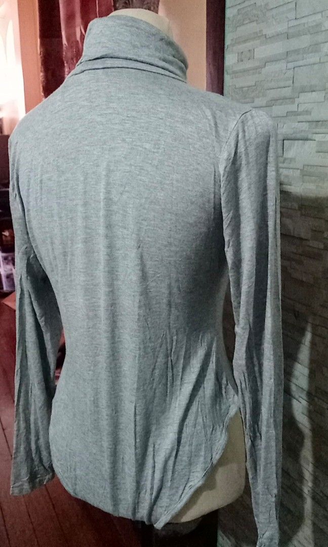 Gray Turtle neck Bodysuit (Category: Longsleeves) located in Makati City. Submitted by decluttering_stuff101 (Listing ID 1362754570, Image 3). Description: excellent condition stretchable.
