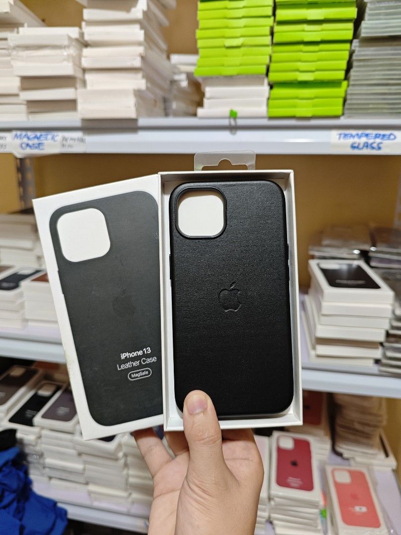 iPhone 13 Magsafe Leather Case [BLACK] (Category: Cases & Sleeves) located in Manila. Submitted by mercedgret74092 (Listing ID 1362710059, Image 1). Description: Pm me.