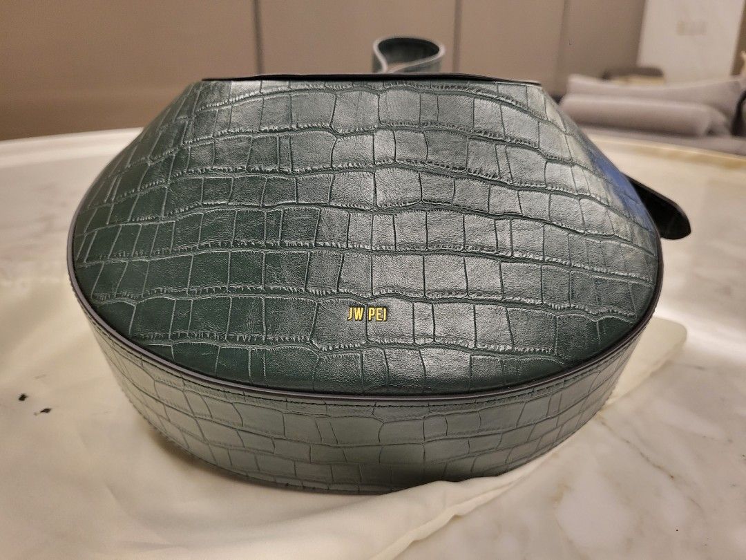 JW Pei Rantan Bag Dark Green Croc (Category: Purses & Pouches) located in San Juan City. Submitted by closetzoneph (Listing ID 1362682003, Image 2). Description: JW Pei Rantan Bag Dark Green Croc P6,500 - 10/10, used only once - With dust bag - Can be used as shoulder bag or top handle bag.