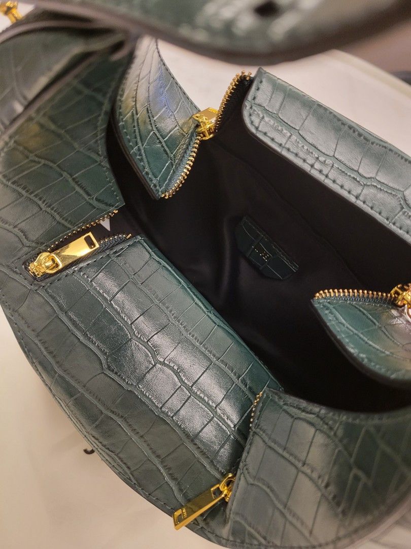 JW Pei Rantan Bag Dark Green Croc (Category: Purses & Pouches) located in San Juan City. Submitted by closetzoneph (Listing ID 1362682003, Image 3). Description: JW Pei Rantan Bag Dark Green Croc P6,500 - 10/10, used only once - With dust bag - Can be used as shoulder bag or top handle bag.