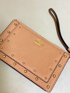 (Category: ) located in . Submitted by clearingcloset101 (Listing ID 1362776696, Image 1). Description: .