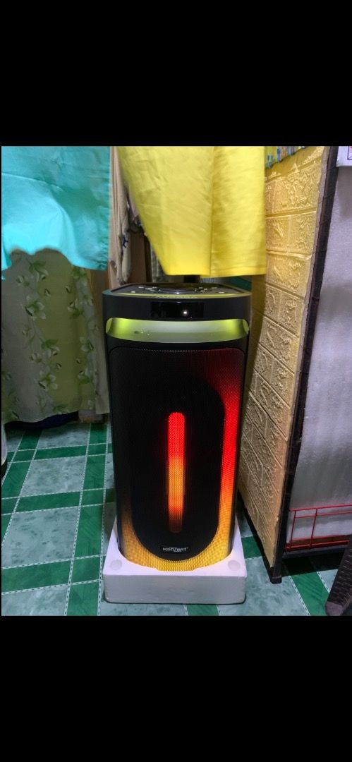 KONZERT AURORA 8 BLUETOOTH SPEAKER (Category: Soundbars, Speakers & Amplifiers) located in Caloocan City. Submitted by meatyyy (Listing ID 1362772711, Image 3). Description: FOR SALE Aurora 8 Konzert With box Complete set 10k no issue SOUTH CALOOCAN LOCATION (Baesa Reparo rd) FOR PICK UP ONLY.