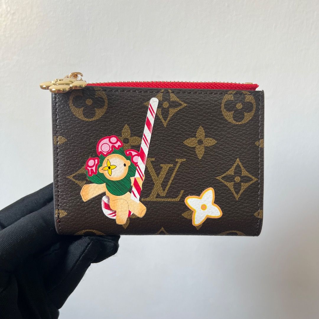 LV Lisa Vivienne Monogram Wallet (Category: Luxury Bags & Wallets) located in Antipolo. Submitted by mjlenihcpreloved (Listing ID 1362739139, Image 1). Description: gold-toned hardware including a Vivienne-shaped zip pull. The smart design is organized with two pockets, plus four card slots. 9 x 11.5 x 1.5 cm 2.
