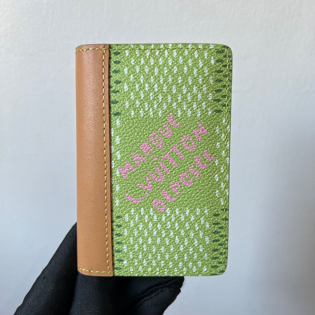 LV Pocket Organizer Wallet Green (Category: Luxury Bags & Wallets) located in Antipolo. Submitted by mjlenihcpreloved (Listing ID 1362731311, Image 1). Description: This practical and pocket-sized wallet is trimmed with natural cowhide-leather. 7.5 x 11.1 x 1 cm (Length x Height x Width).