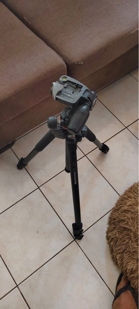 Manfrotto tripod (Category: Tripods & Monopods) located in Imus. Submitted by robbiejen (Listing ID 1362752919, Image 2). Description: Manfrotto tripod stable smooth no issue. Like new di nagagamit na nego pa pm lng.