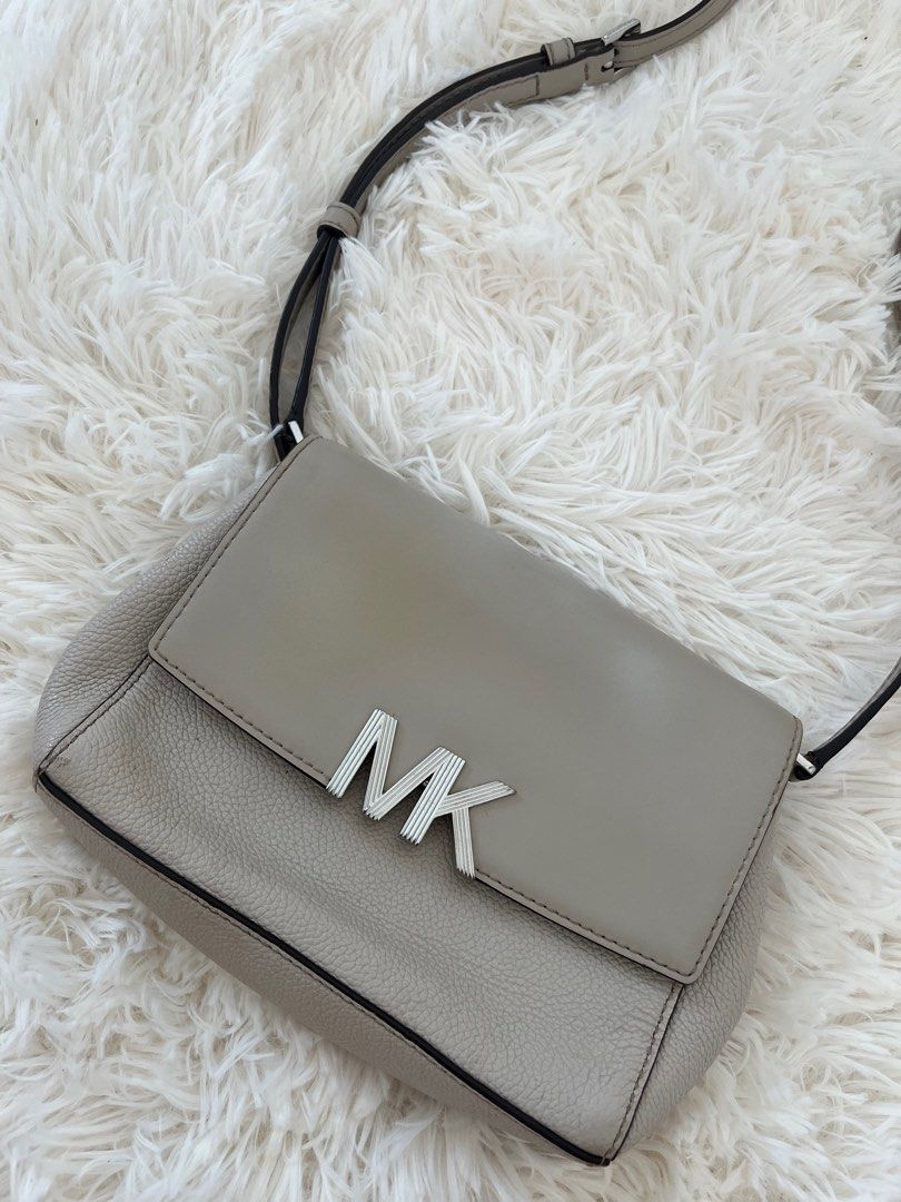 Michael Kors mini sling bag (Category: Luxury Bags & Wallets) located in San Jose. Submitted by mlvd31 (Listing ID 1362672842, Image 2). Description: Michael Kors mini sling bag Clean inside No damage With discoloration in front Authentic Negotiable .
