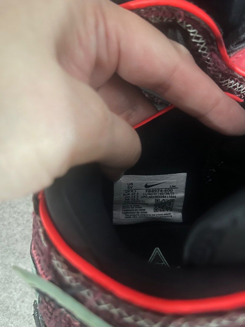 Nike Lebron James XX SE GS (Category: Sneakers) located in Mandaluyong City. Submitted by vlc212 (Listing ID 1362683823, Image 3). Description: Nike Lebron James XX SE GS US 5Y.