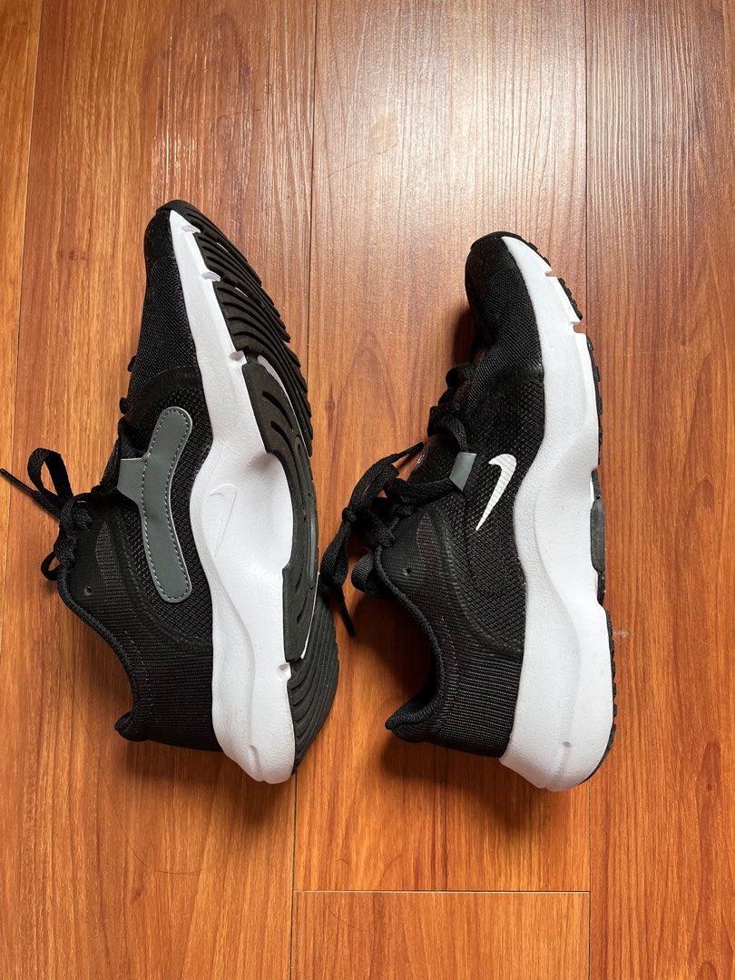 Nike training shoes black (Category: Sneakers) located in Makati City. Submitted by isso2 (Listing ID 1362685922, Image 2). Description: Used twice only. Very light and perfect for gym training. Okay for walking too. Reason for selling: bought another one from other brand.