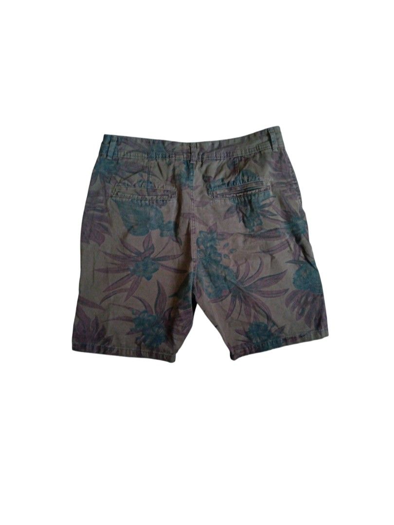 Old Navy Slim Summer Shorts 32 (Category: Shorts) located in Makati City. Submitted by inxsstuff (Listing ID 1359932167, Image 2). Description: Old Navy summer shorts Slim fit Size 32 on tag Payment via Gcash or BPI transfer.