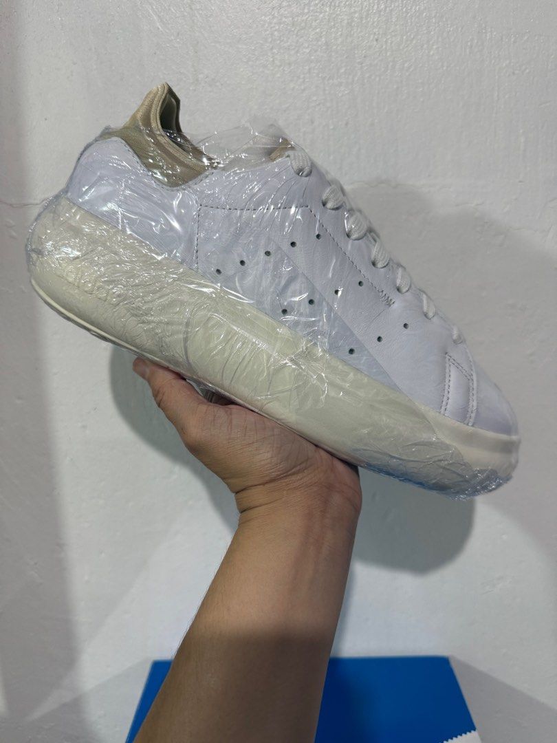 Original Stan smith Adidas white gold with box (Category: Sneakers) located in Manila. Submitted by eairam (Listing ID 1362772771, Image 1). Description: Size Womens US 8 (24.5cm) Size Mens US 6.5 (23cm) 100% Original Adidas Stan Smith Gold & white color with box Fitting time only like new! No Damage (Malinis) Price Negotiable Meet ups SM Sta Mesa Centerpoint Manila Pm for more info.