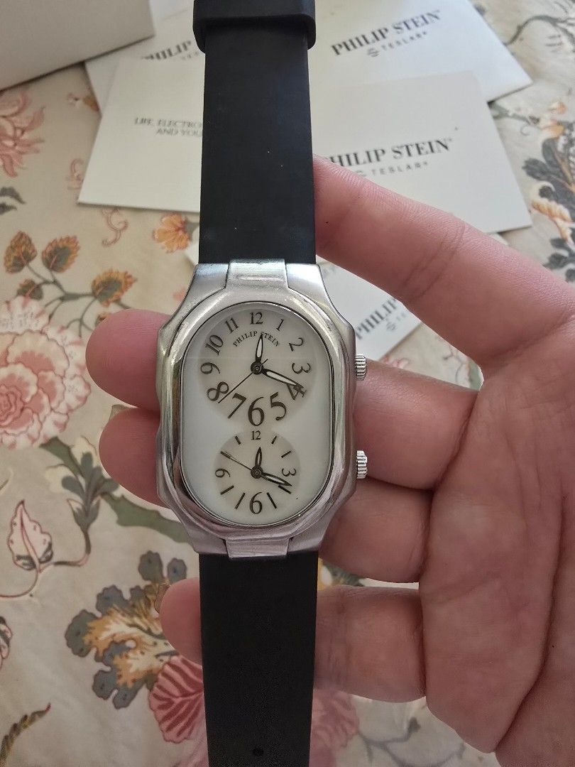 Philip Stein (Category: Luxury Watches) located in Quezon City. Submitted by ann.t.n (Listing ID 1362717346, Image 2). Description: 100% authentic bought it in philip stein stOre in very good condition. size Large mother of pearl..