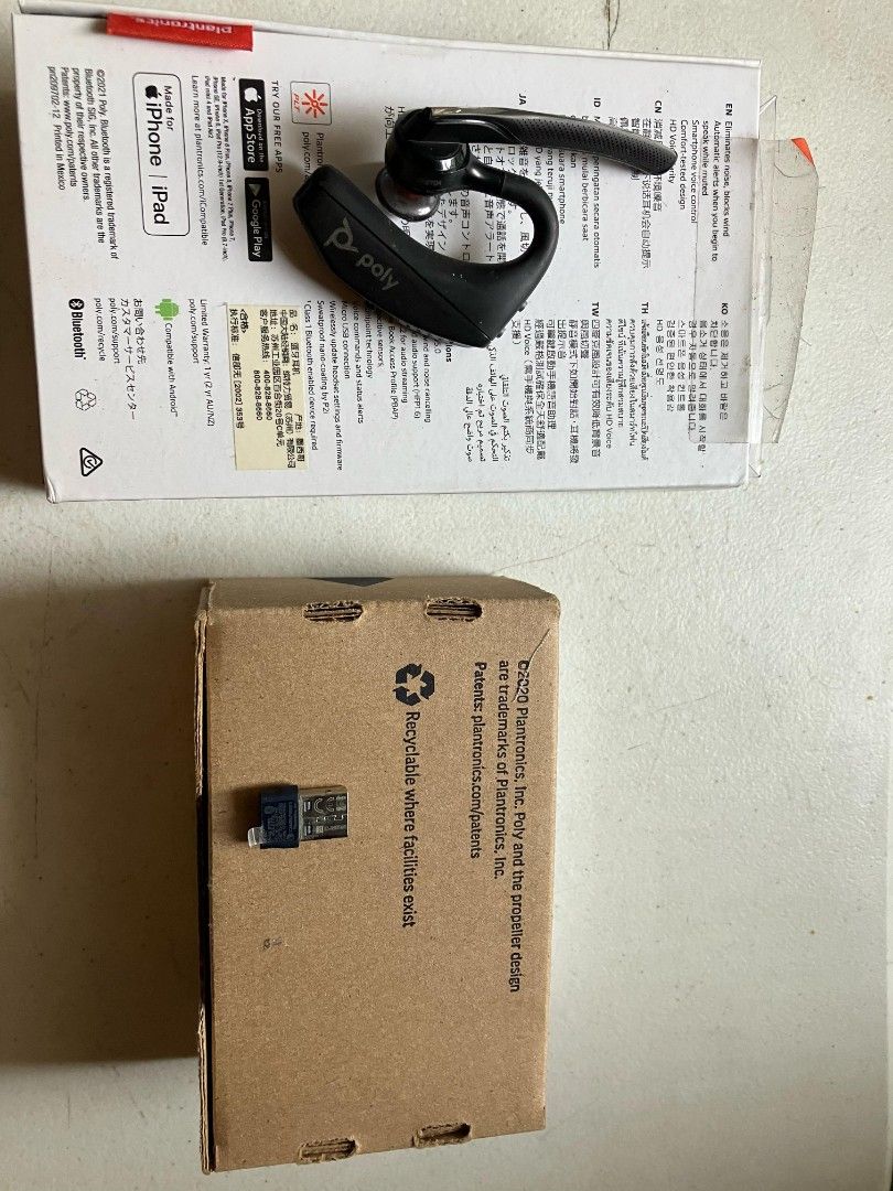 Poly Plantronics voyager earphone, headphone, wireless, work, earpiece (Category: Earphones) located in Malabon City. Submitted by trevy (Listing ID 1362690775, Image 2). Description: poly voyager 5200 with usb for better connectivity, can be connected to laptop and mobile perfect for work, clear microphone..