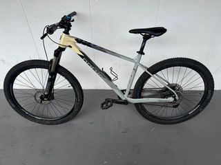 (Category: ) located in . Submitted by bikes_and_pc_custom (Listing ID 1362689626, Image 1). Description: .