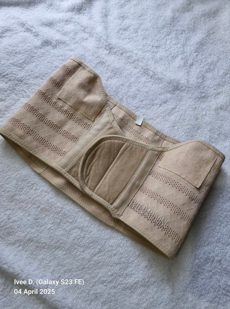 Postnatal Abdominal/Tummy Binder (Category: Maternity Care) located in Quezon City. Submitted by dandelionmnl (Listing ID 1362673890, Image 1). Description: Item: Postnatal Abdominal/Tummy Binder Condition: Preloved Size: Medium (L x W): -to follow Flaw: Has a bit of pink stain at the front (not washable) Price: 79.
