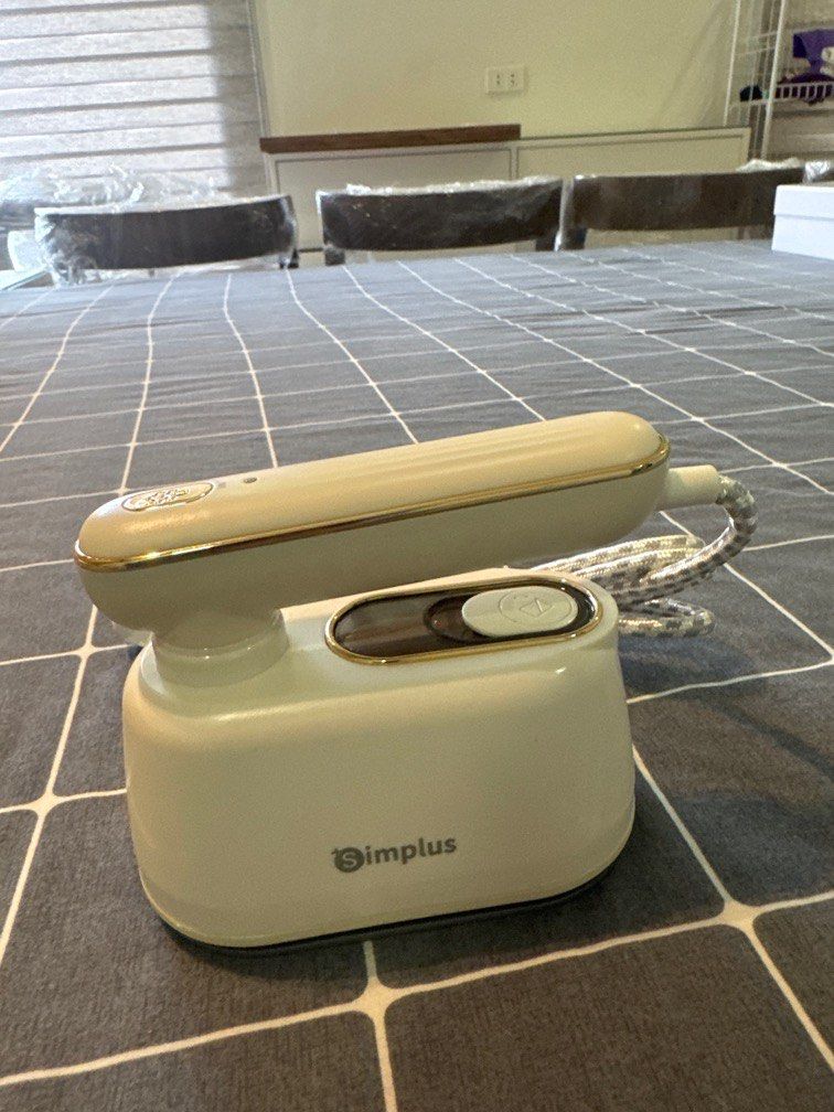 Simplus steamer (Category: Irons & Steamers) located in Quezon City. Submitted by destashingmycloset (Listing ID 1362678660, Image 1). Description: .