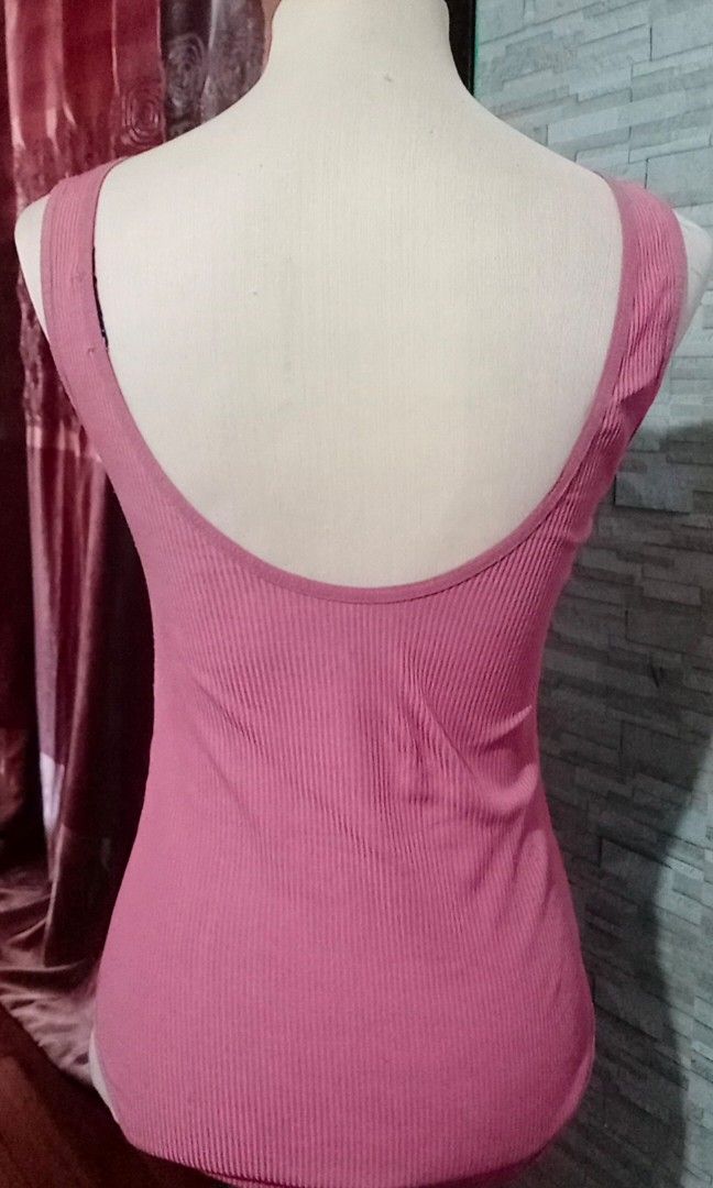 Stradivarius Bodysuit (Category: Sleeveless) located in Makati City. Submitted by decluttering_stuff101 (Listing ID 1362755890, Image 2). Description: Freebie for my Buyer stretchable.