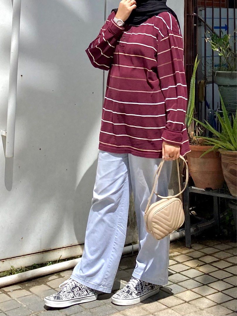 Stripe Shirt Unisex (Category: Shirts) located in Tanjong Kling. Submitted by ffaqsb (Listing ID 1362803449, Image 1). Description: - sizing XL-3XL - baggy - kain cotton tak panas - ada dua warna, satu maroon satu hitam - harga beli : RM55 , nak letgo RM25 je , beli dua rm50 je .