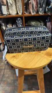 Tommy hilfiger camera flap bag guitar strap