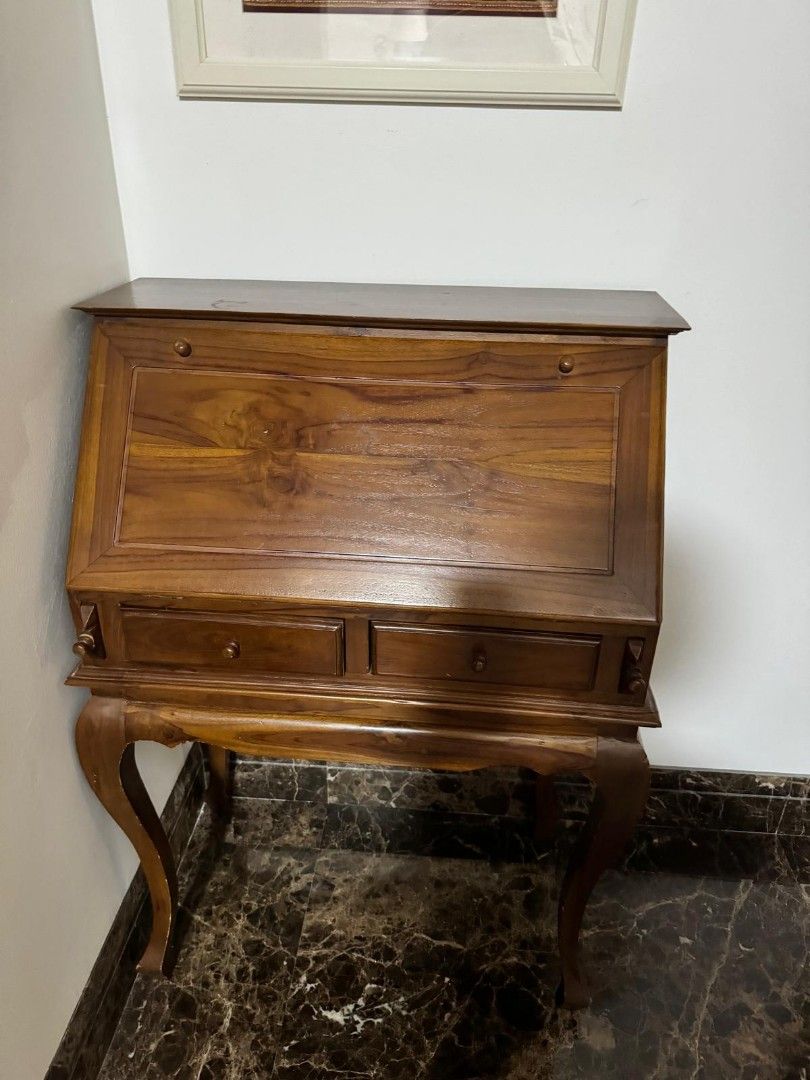 Unique and beautiful teak study table