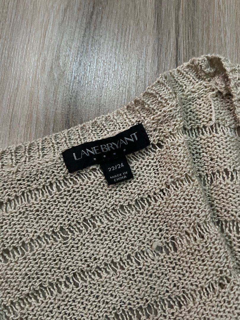 unisex khaki sweater (Category: Coats, Jackets and Outerwear) located in Santa Rosa. Submitted by ktenash (Listing ID 1362812259, Image 2). Description: - very stretchy and comfy measurements laid flat: length - 26in / width - 28in.