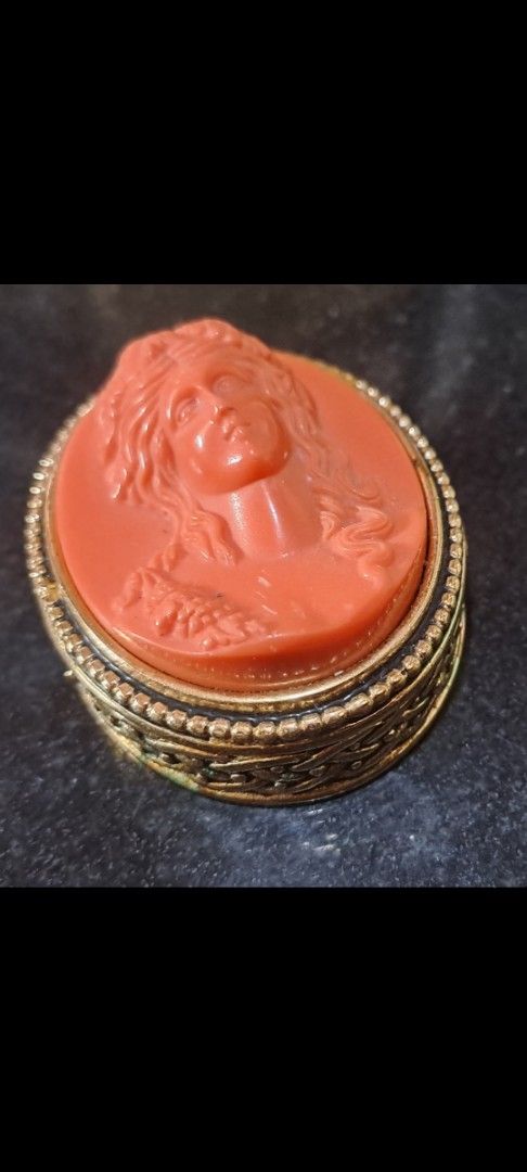 Vintage Estee lauder solid perfume CAMEO (Category: Fragrance & Deodorants) located in Davao. Submitted by bravemoon_556cd5 (Listing ID 1362658603, Image 1). Description: we ship nationwide gcash or bank account payment.